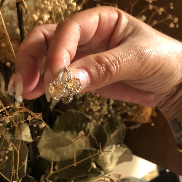 18K Heart Shaped Cubic Zirconia Champagne Hoop Ear - Picture 6 of 7